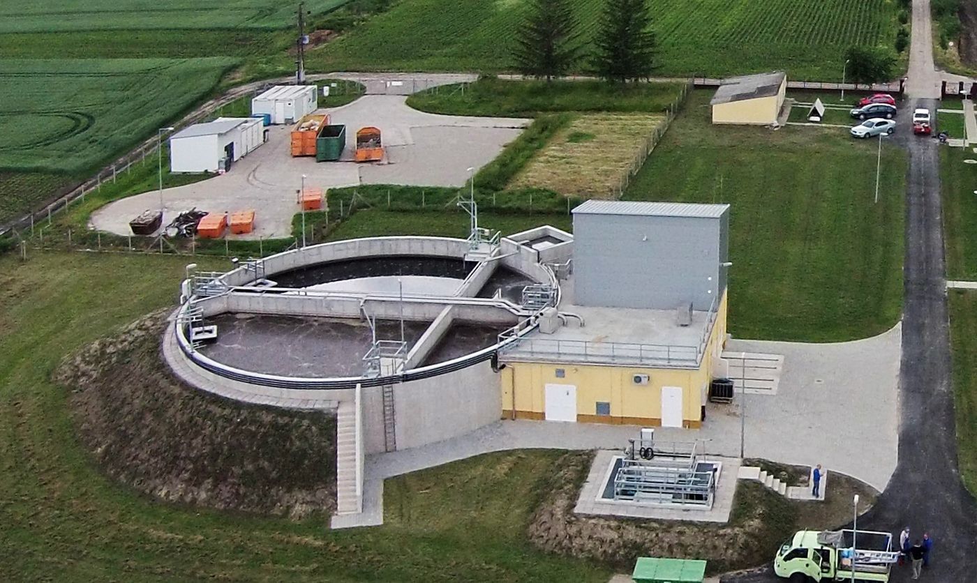 Aerial view of the circular CYCLATOR SBR tank at the Bácsalmás municipal wastewater treatment plant, Hungary