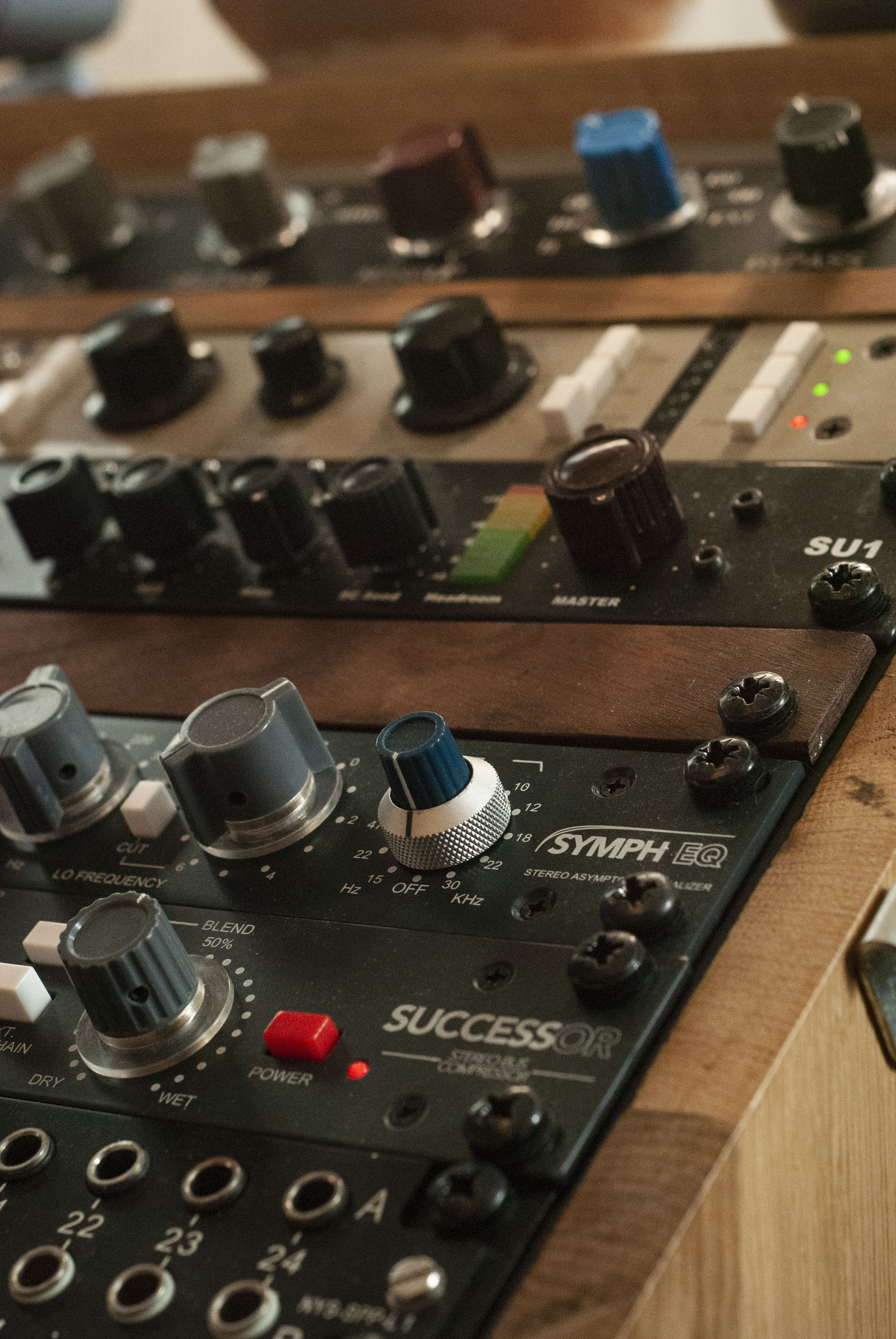 Rack full of gear in studio Ma in Boreaux