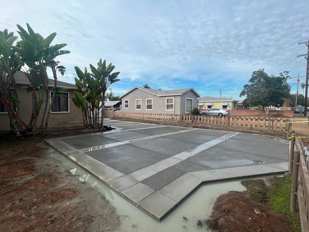New decorative concrete driveway