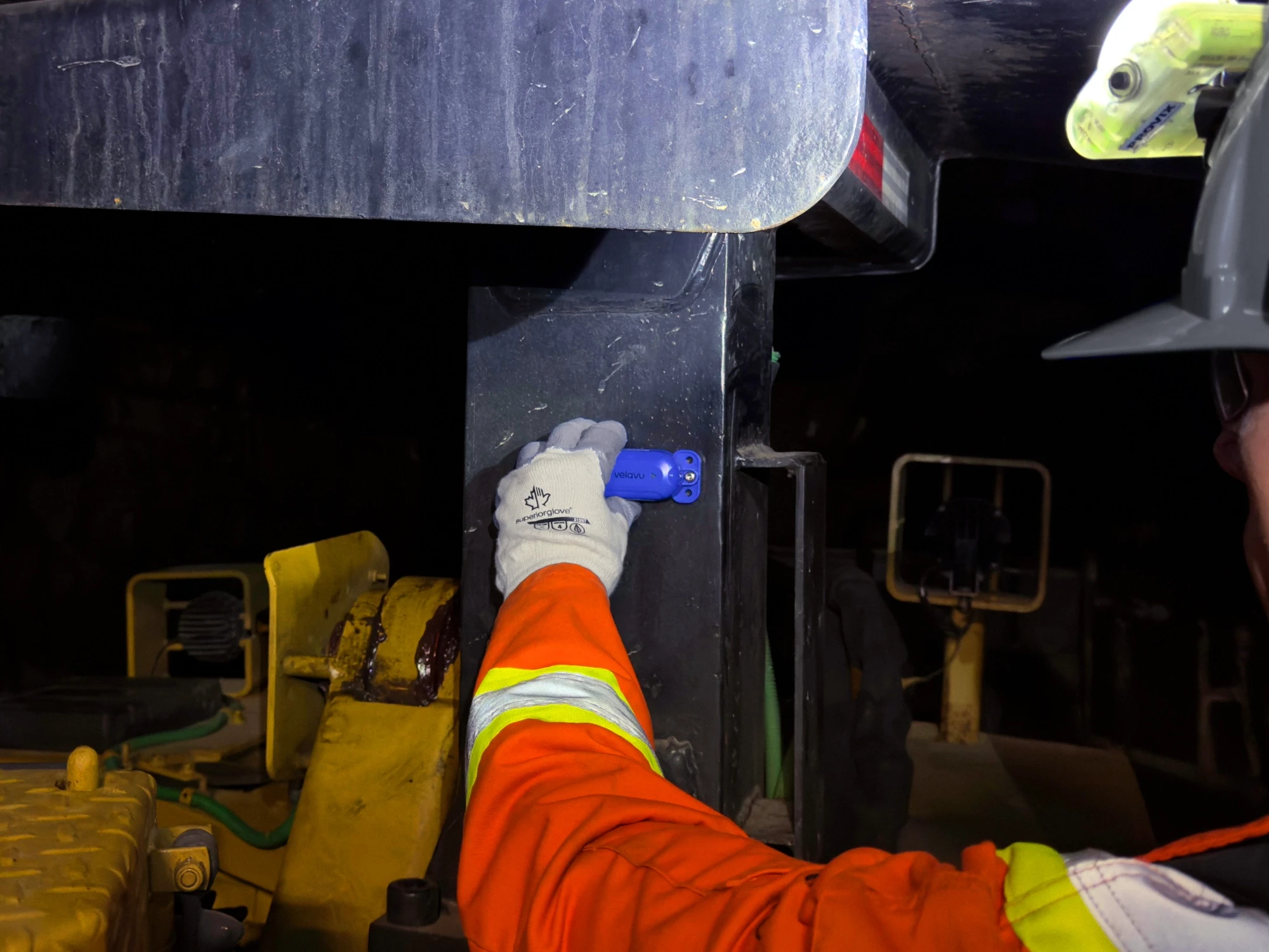 Velavu Pavo HD device installed on a vehicle in an underground mine