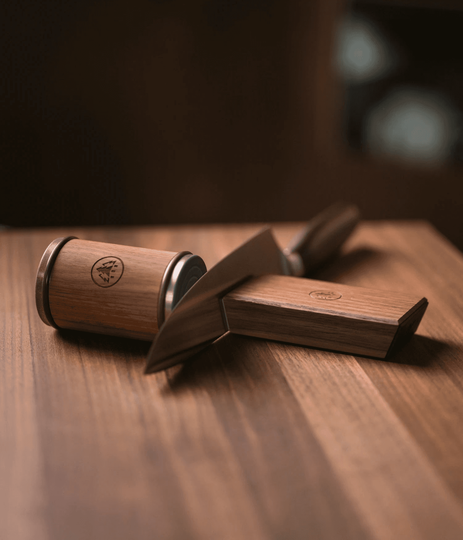 Close-up of the HORL diamond grinding disc in action, showcasing the durable diamonds included with every sharpener for fast results and a uniform grinding pattern.