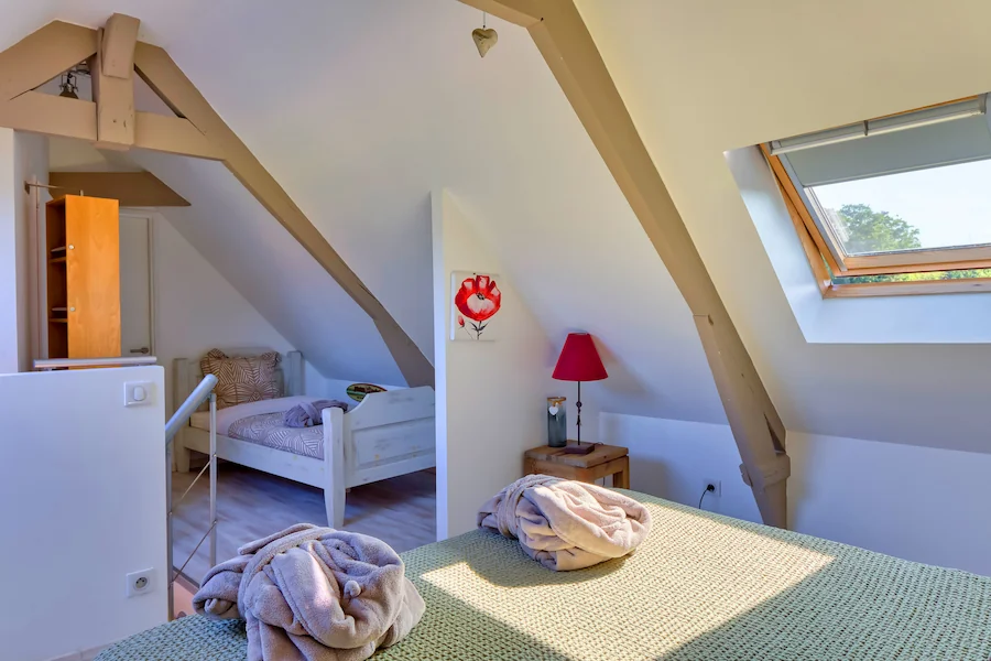 Chambre mansardée lumineuse du cottage Veules-les-Roses en Normandie