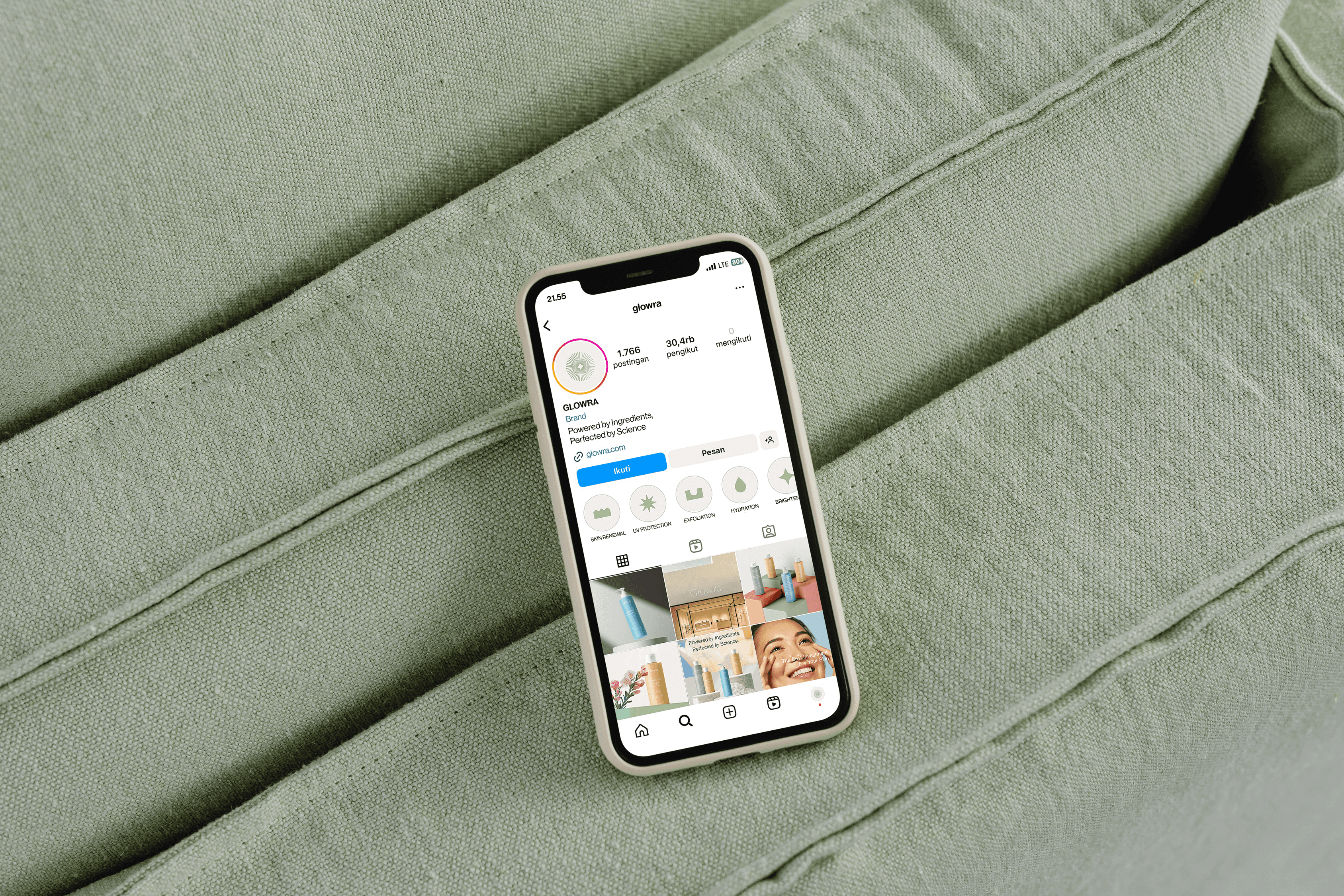Glowra Social Media Mockup