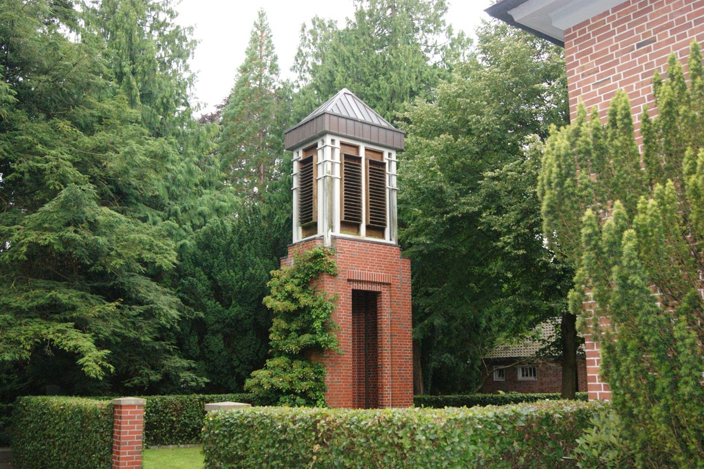 Friedhof Varel – Kirche und Gräberfeld