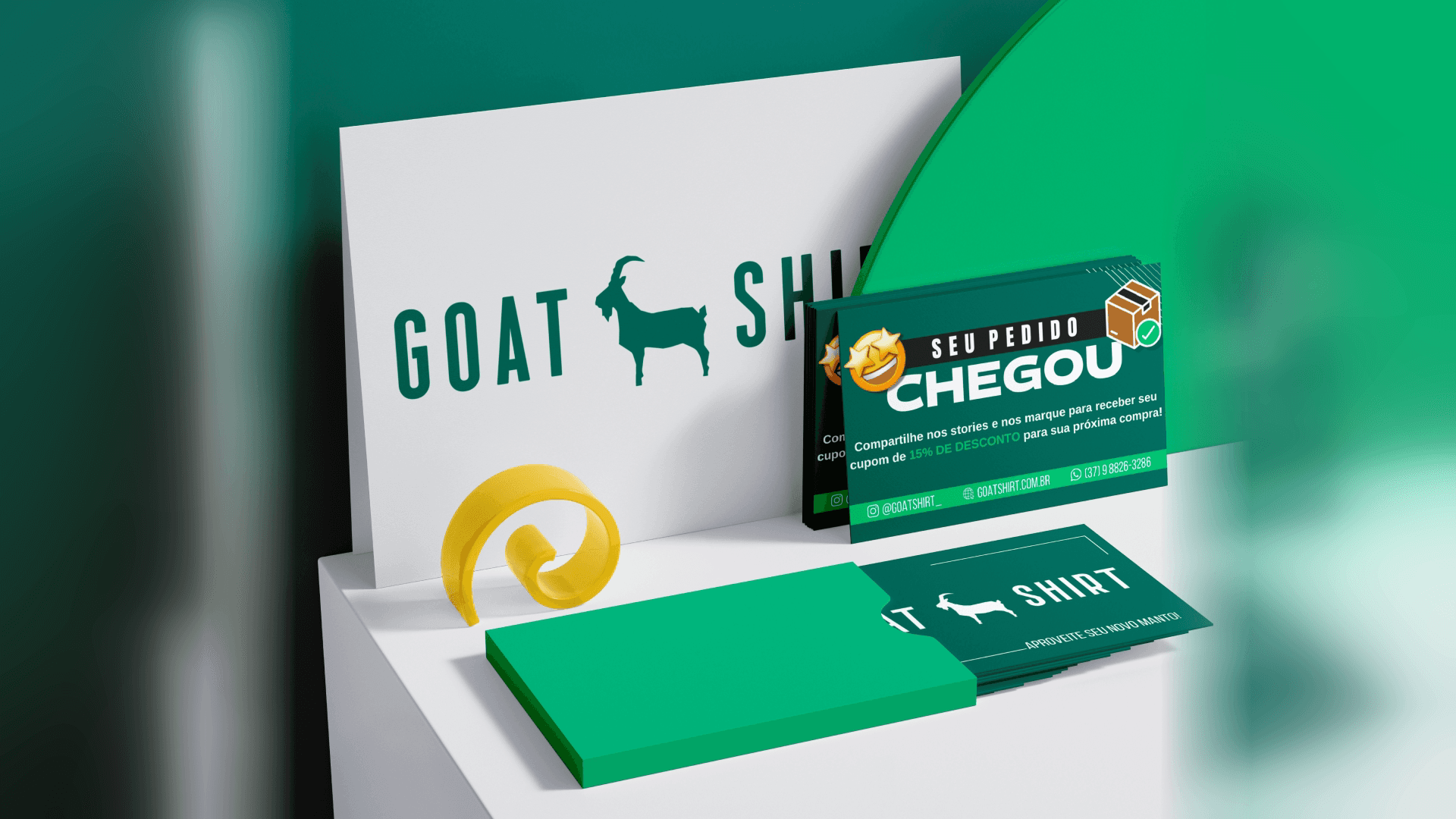 Mockup da Goat Shirt com o logo na parede e cartões verdes 'Seu pedido chegou'
