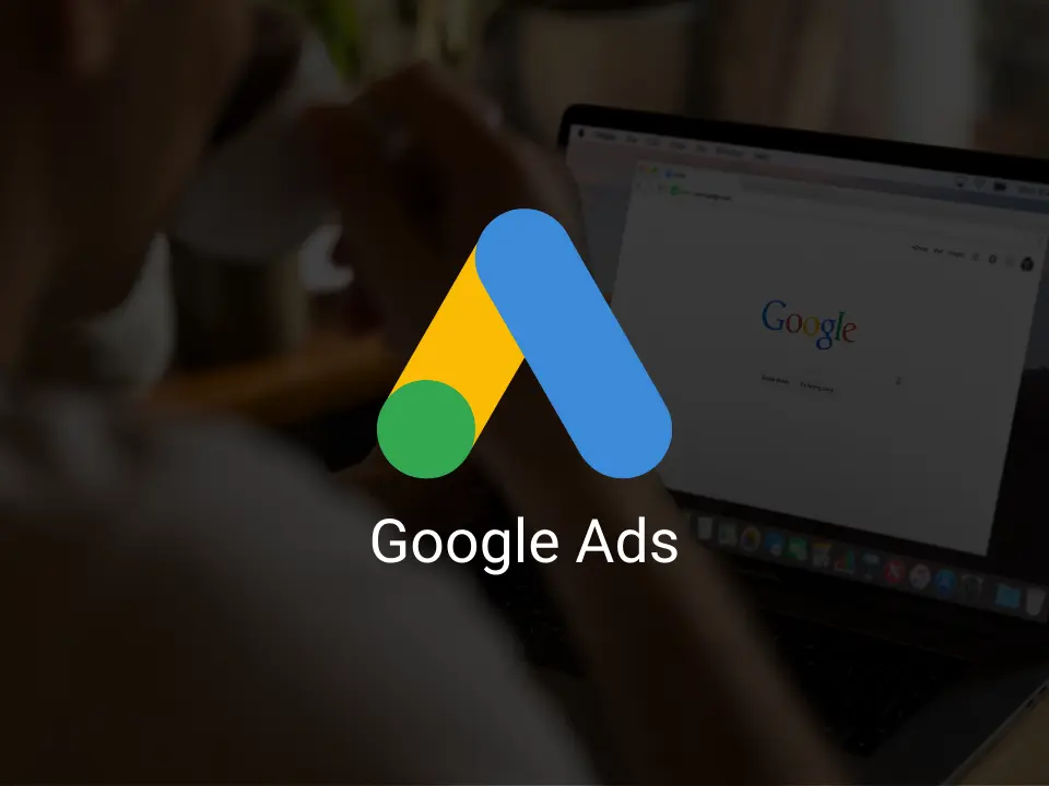 Logo officiel de Google Ads avec la mention Google Ads, illustrant la gestion et l’optimisation de campagnes publicitaires.