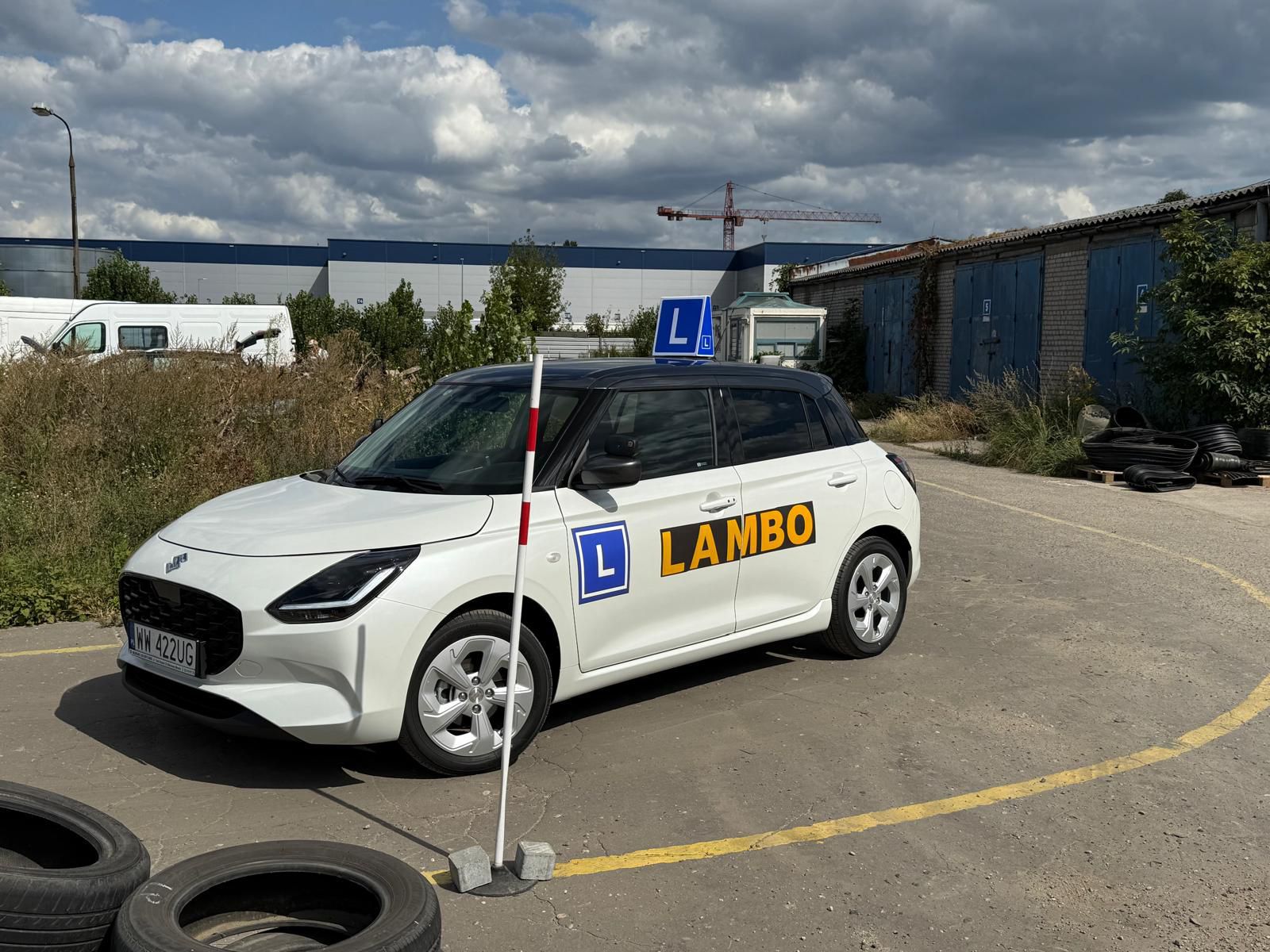 Pojazd szkoleniowy OSK Lambo, przeznaczony do kursów na prawo jazdy