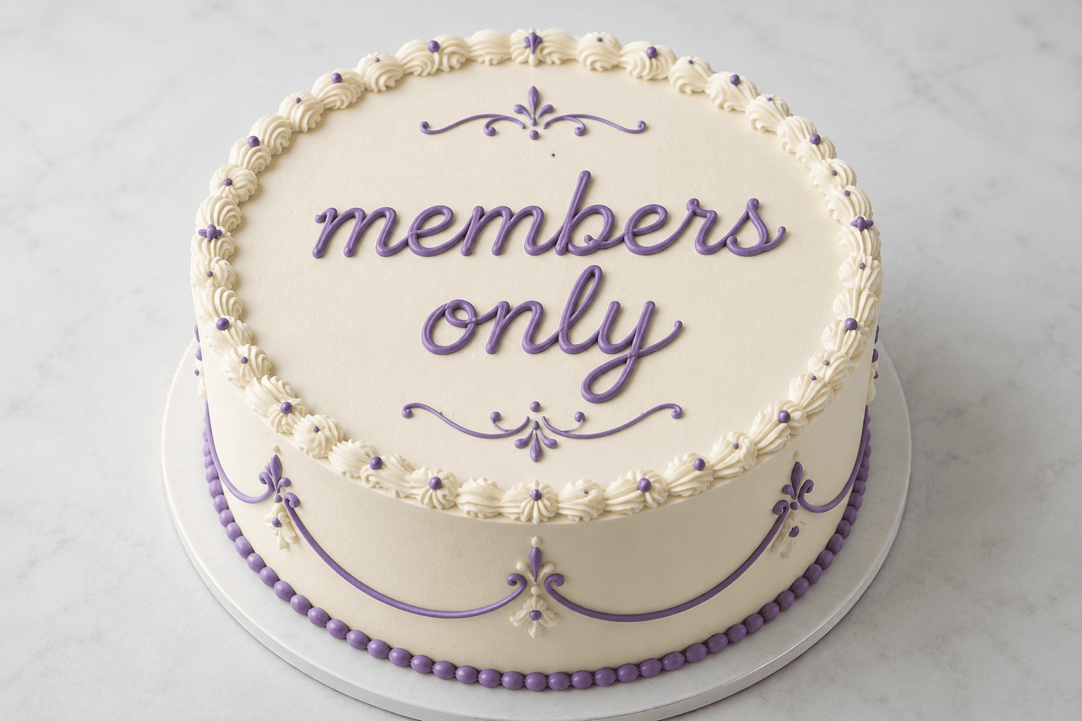 Cake with the inscription "Members Only" as a symbol for loyalty programme benefits advertising