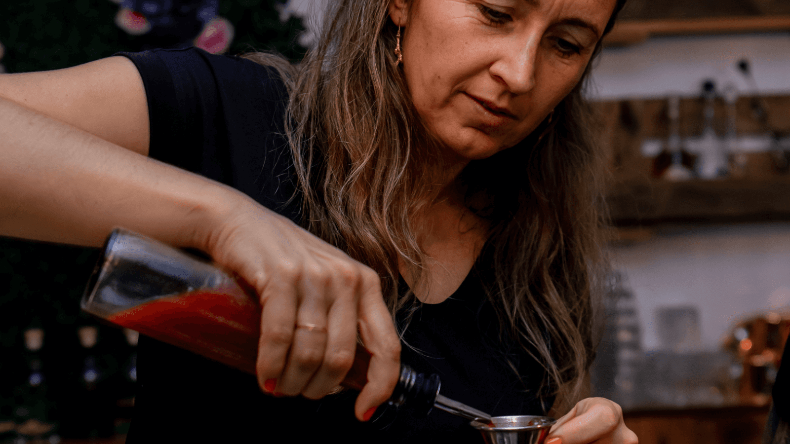 Cocktail-Mixen, Escape Game Frankfurt, Drink-Abmessen, interaktives Cocktailspiel