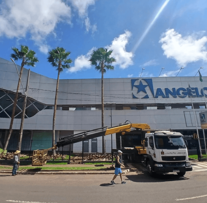 Caminhão Muck Angeloni 01