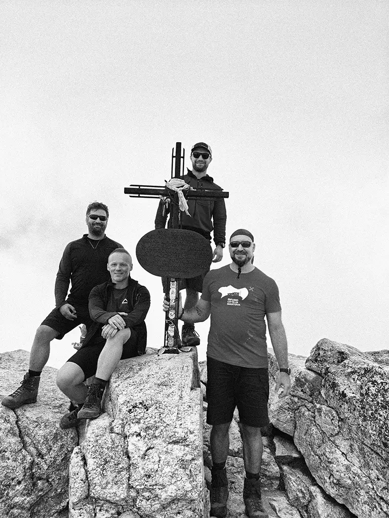 Spergel Dániel és csapata a hegycsúcson 