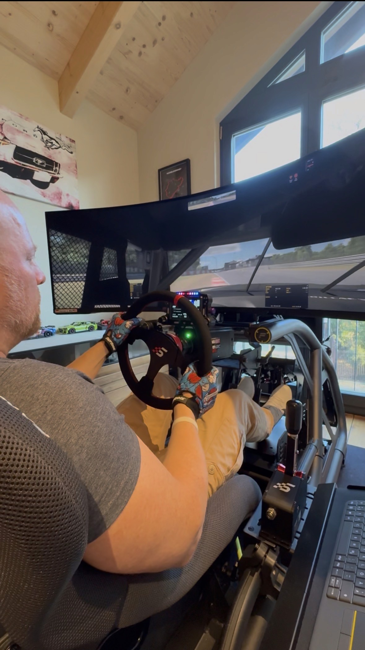 Henrik Peters preparing in the racing simulator