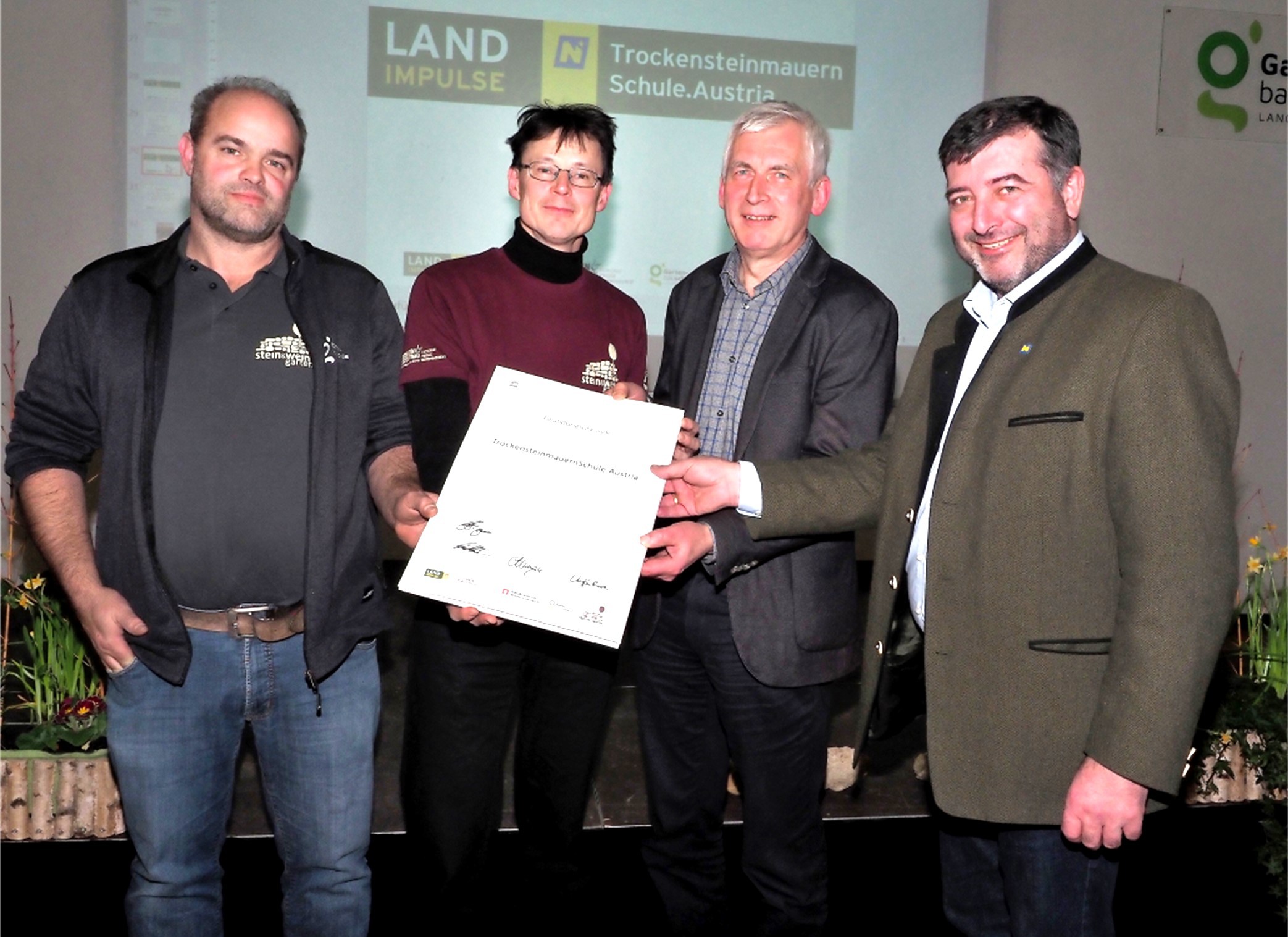 Gruppenfoto von Gründung Trockensteinmauerschule Österreich Foto von Rainer Vogler