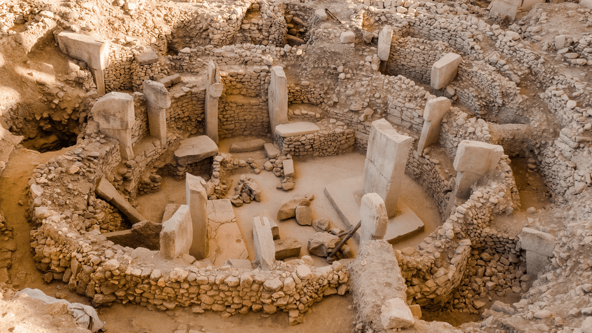Göbekli Tepe archaeological site with T-shaped stone pillars in Eastern Türkiye