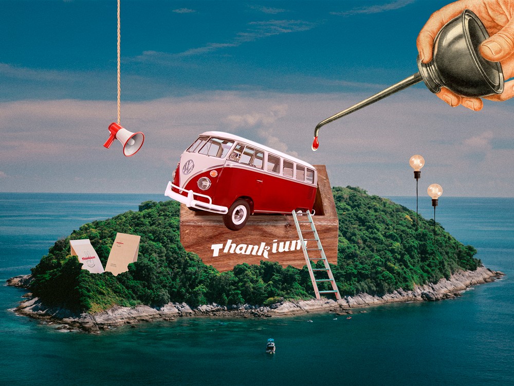 Isla tropical con furgoneta roja, megáfono y mano gigante vertiendo líquido, concepto surrealista.