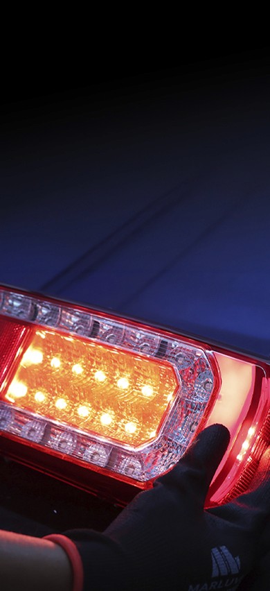 faixa de destaque com produtos Pradolux e chamada institucional trabalhe conosco