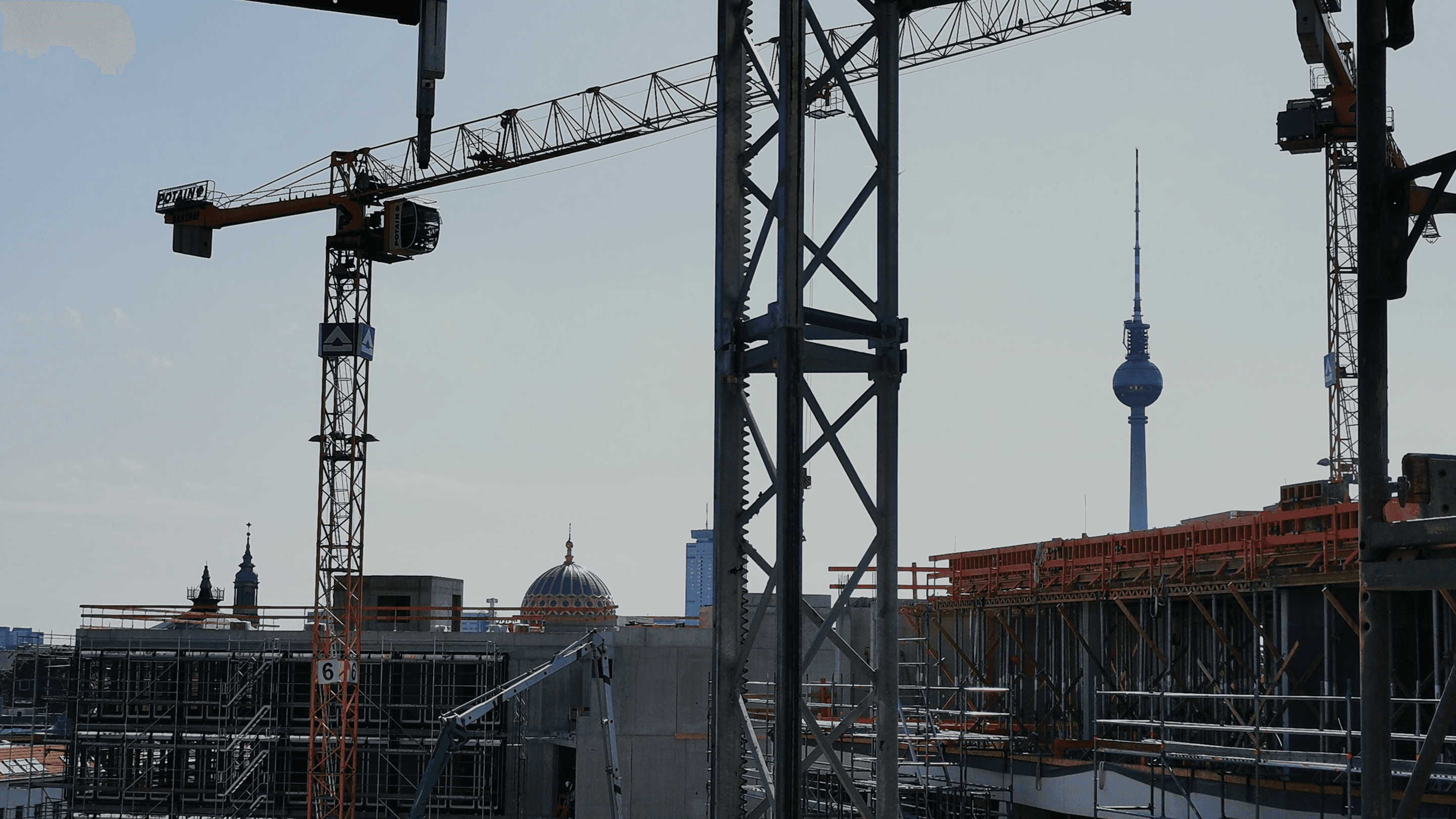 Dynamic picture of a cyclist riding downhill