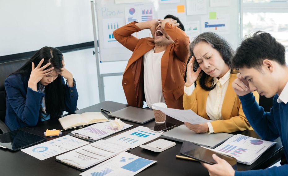 Burnout no Marketing: 94% das equipes sofrem com caos operacional