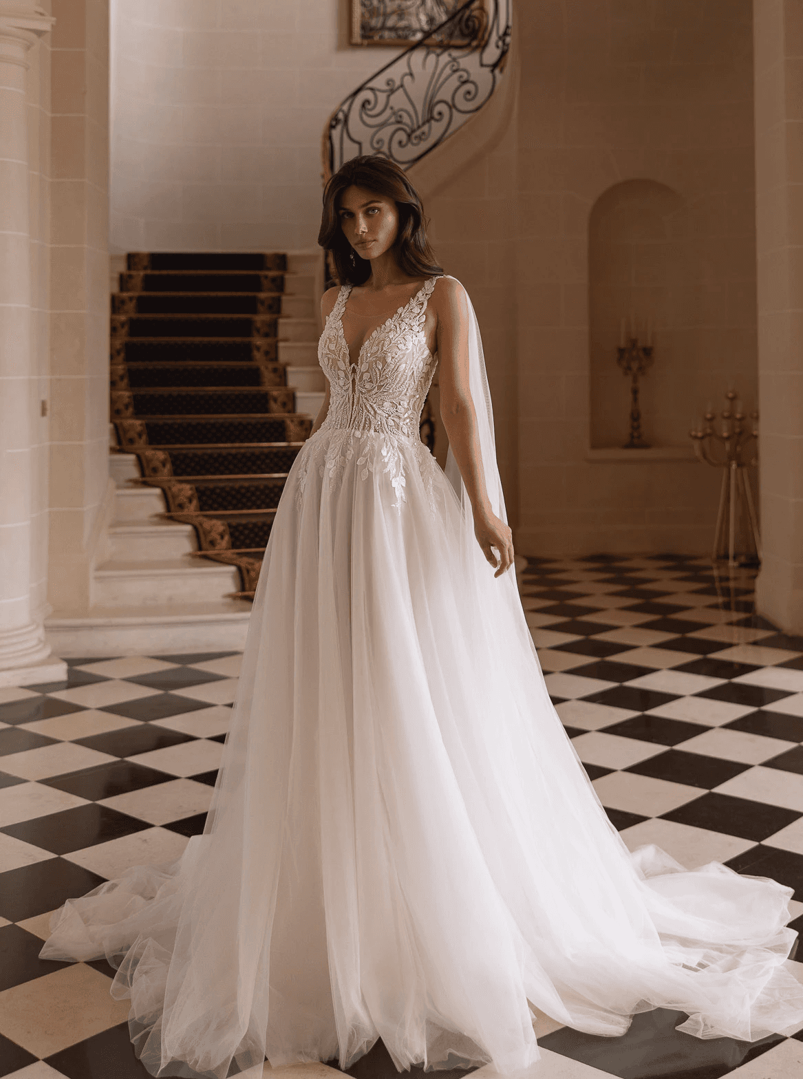 A-Linie Hochzeitskleid mit Tüllrock und V-Ausschnitt