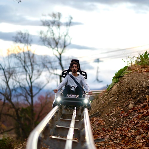 પર્વતની બાજુમાં અતિથિ.