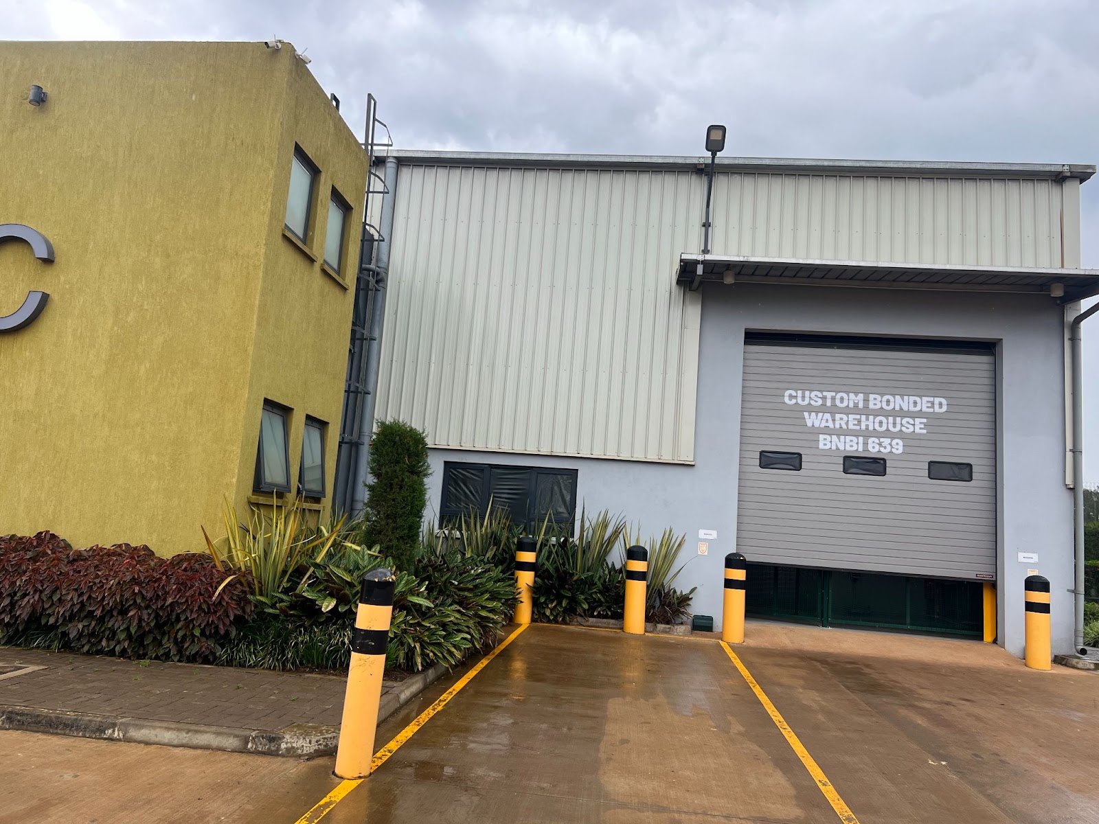  What types of goods are eligible for storage in a bonded warehouse?