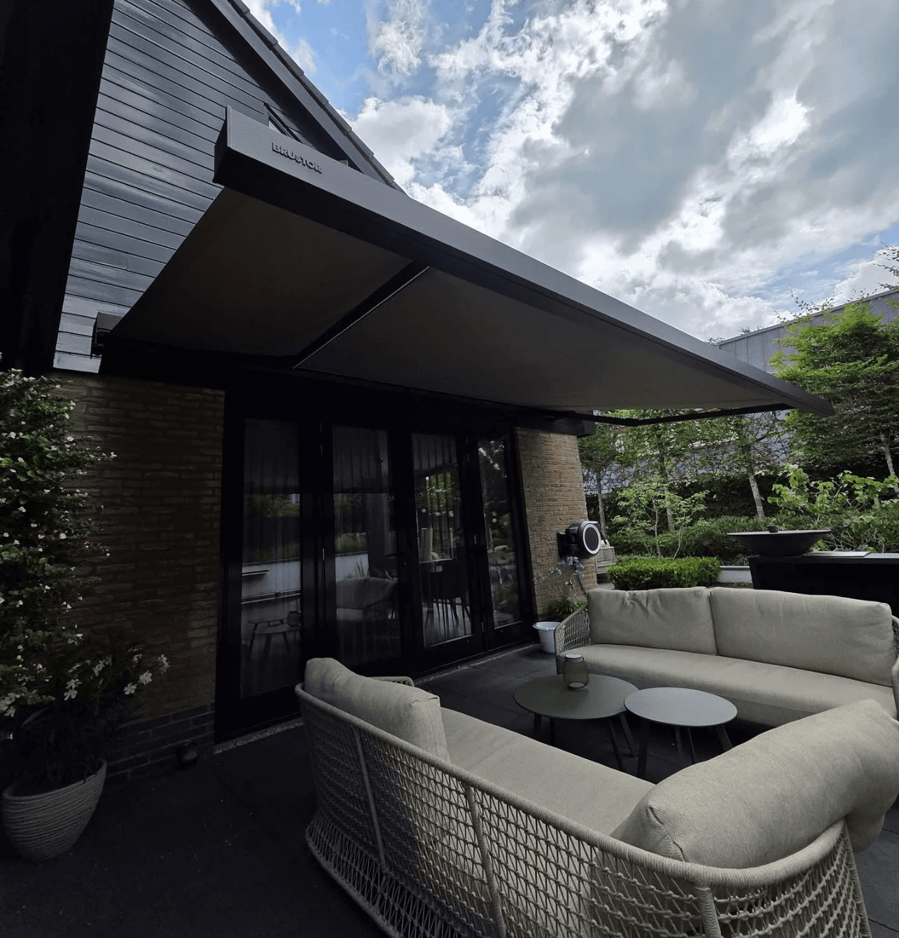 Knikarmschermen - Dugreja Putten