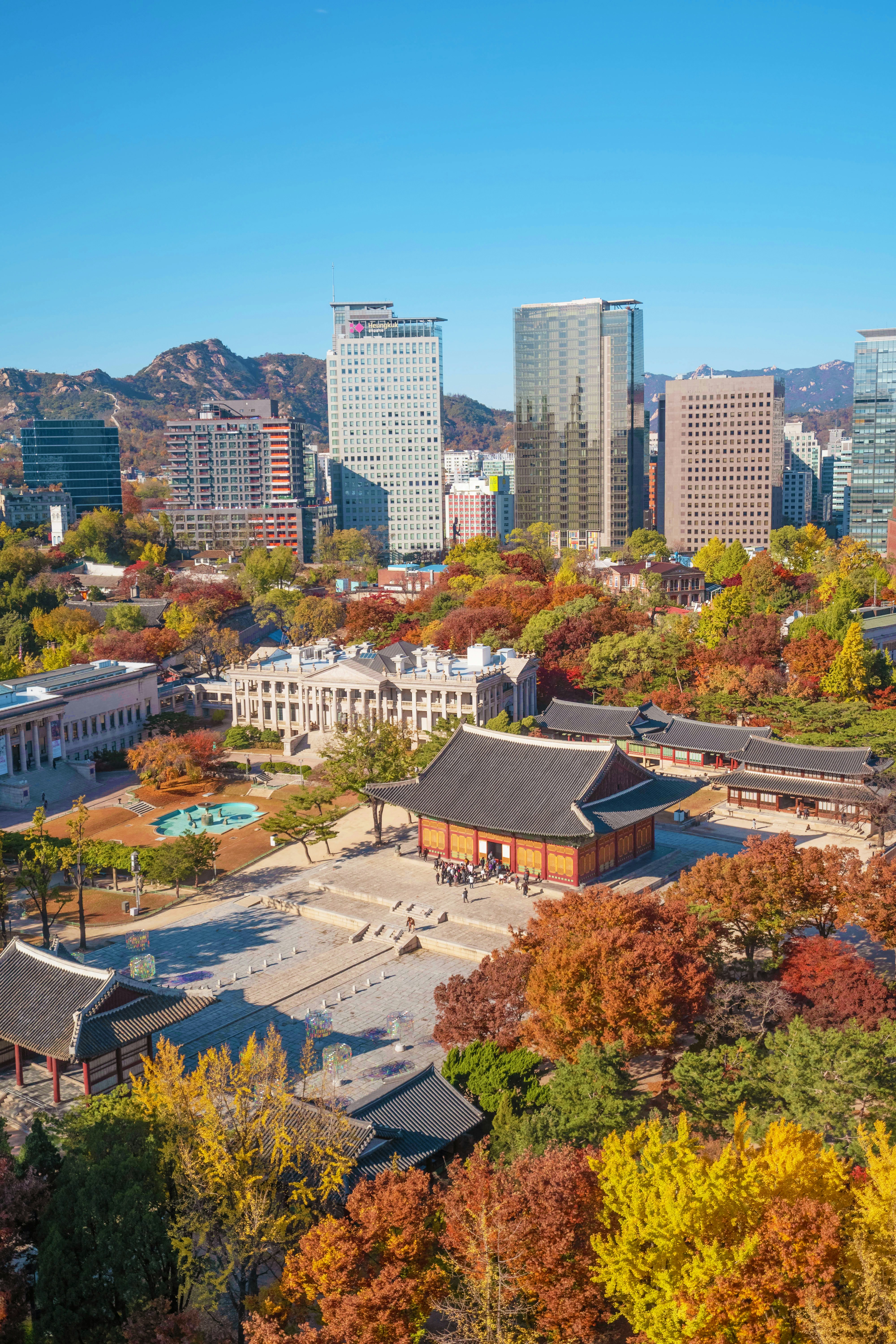 City view of Seoul combining historic Korean architecture and modern buildings, representing Three Experience Design’s work in Korea.