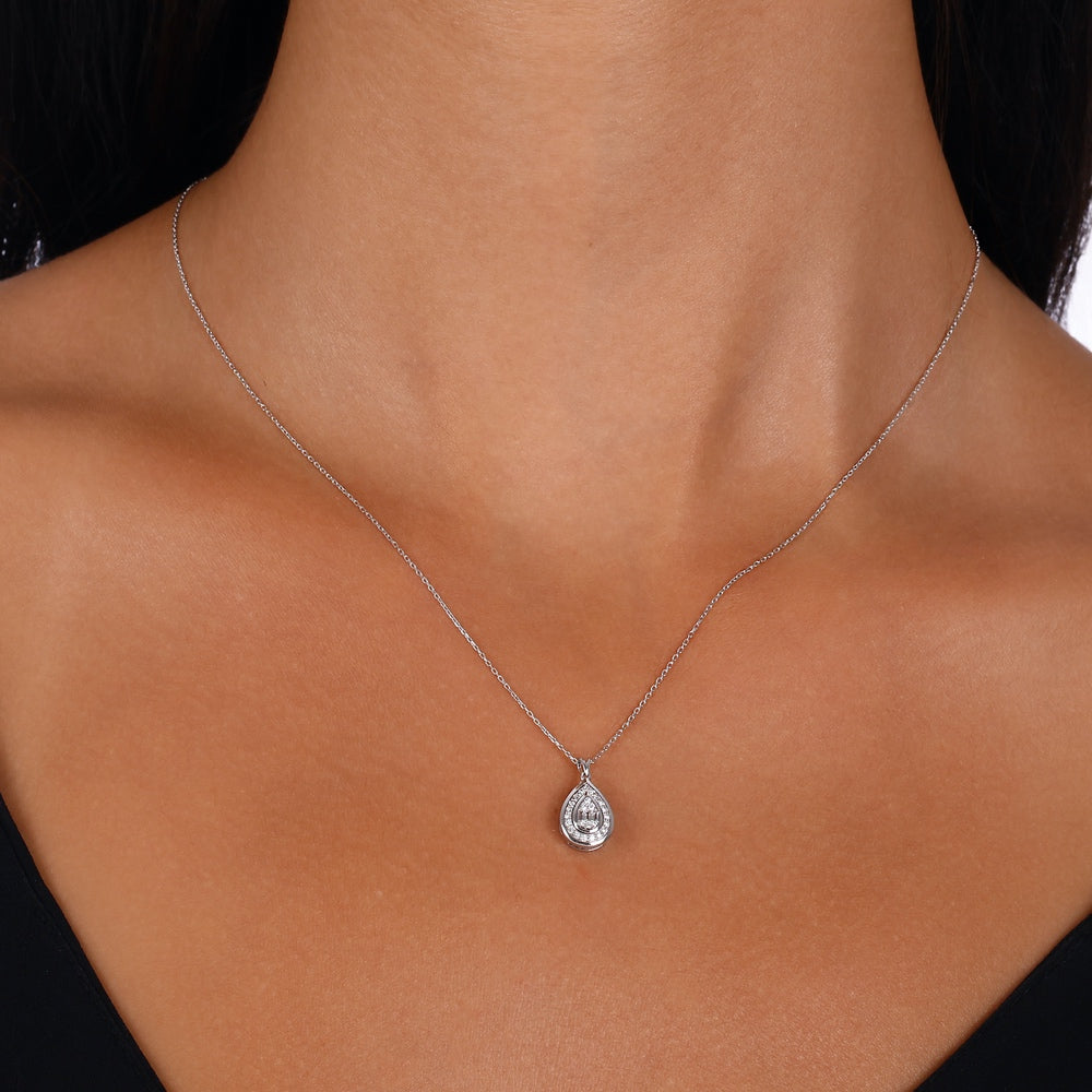 Assos 0.19 Karat Pırlanta Baget Kesim 14 Ayar Beyaz Altın Kolye