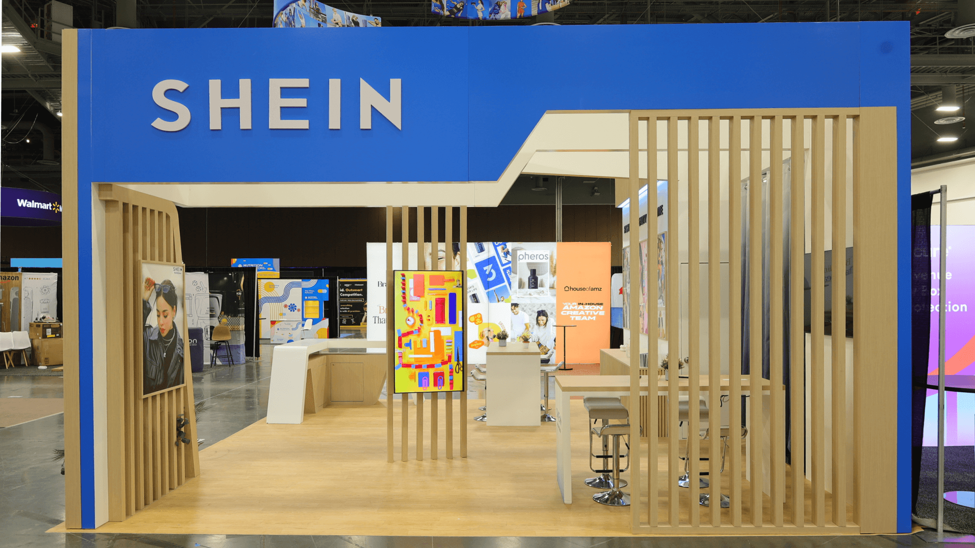 award-winning booth design services, island booth design services, interactive booth technology