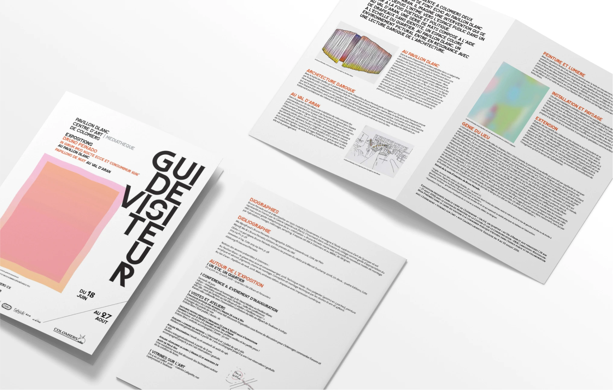 Mockup imprimé du guide de visite de l exposition Bruno Peinado à la Médiathèque de Colomiers montrant la couverture et les pages intérieures du flyer.