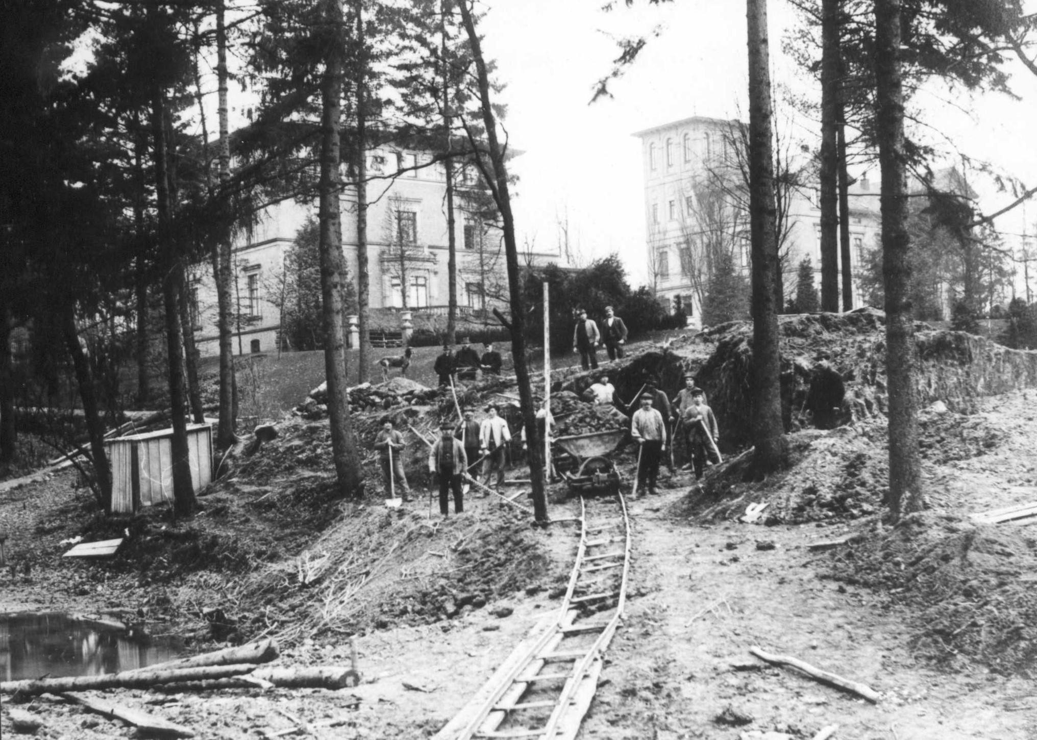 Wegarbeiten im Park, um 1900