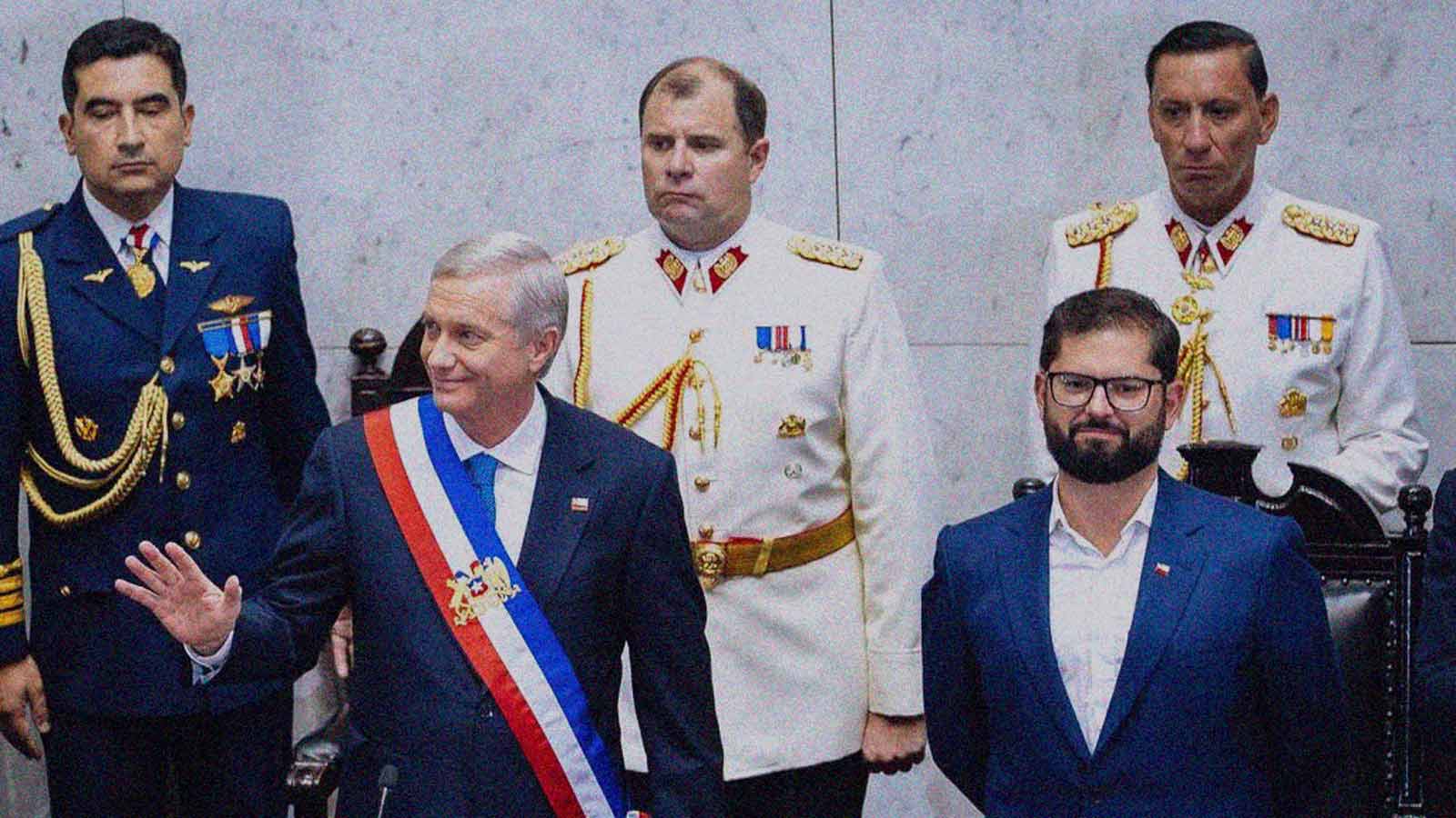 Foto de la ceremonia del cambio de mando entre el Presidente Gabriel Boric y el Presidente José Antonio Kast en la columna de opinión Presidente: que le vaya bien de IdeaPaís.