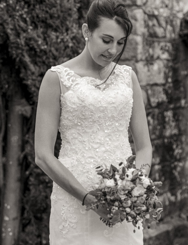 Album photo de luxe — French wedding photographer Paris — luxury wedding book France — Maison Elion — relique photographique rare — fragment intemporel — rituel artistique — photographe mariage haut de gamme — Seine-et-Marne 77 — album mariage bespoke sur mesure — timeless photography France — image symbolique — luxury French wedding photography