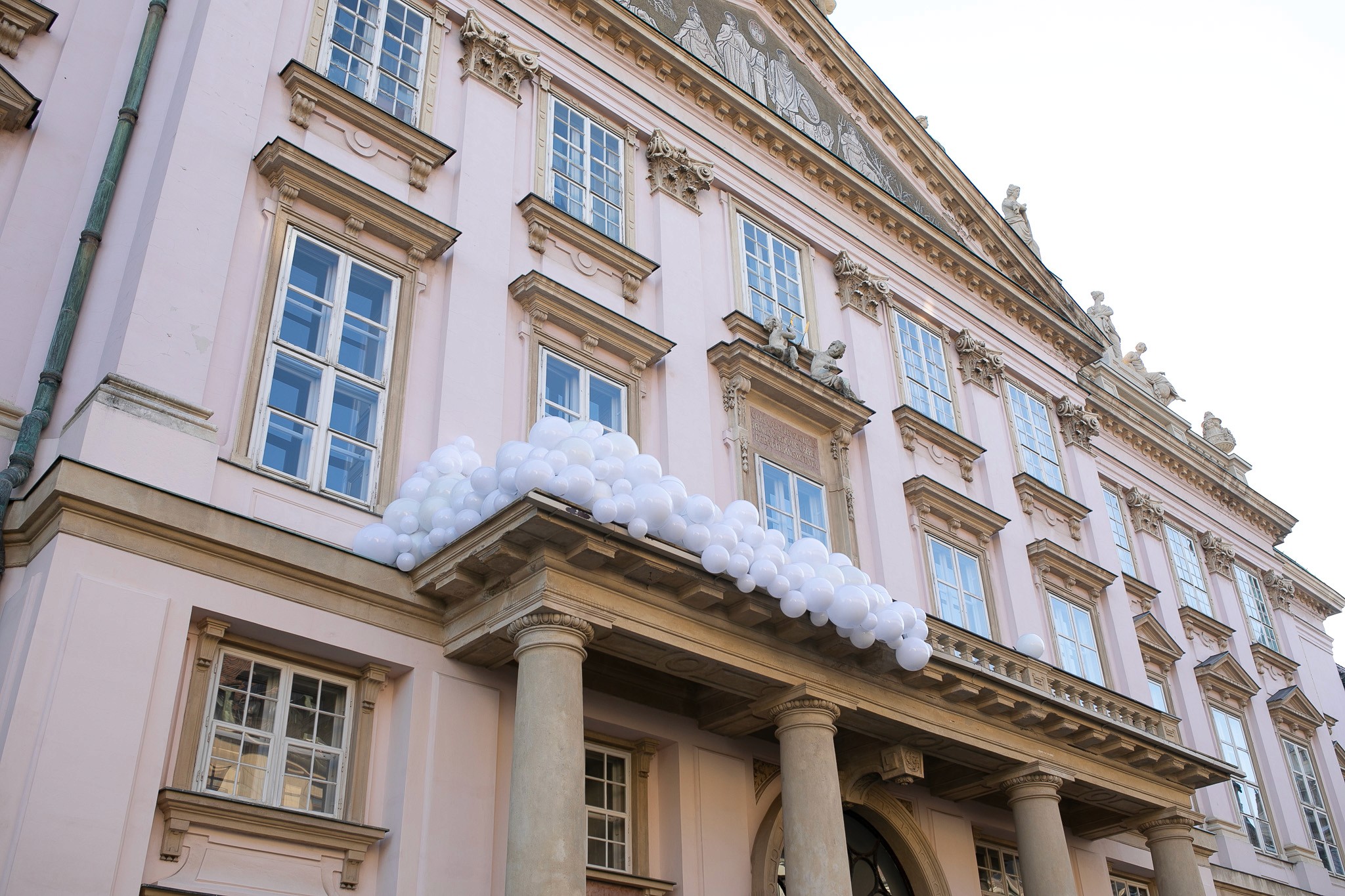 Primacialny palac Bratislava Public art Bubbles