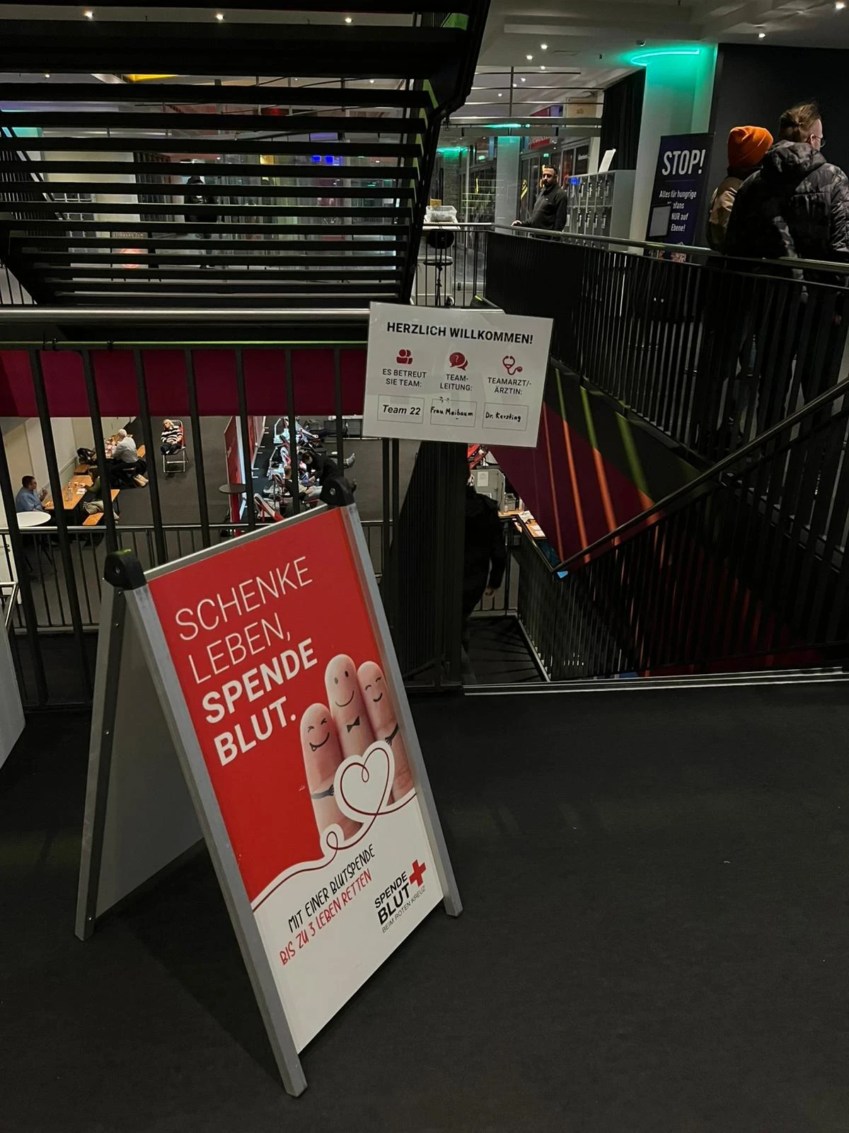 Moon Cafe Bar Lounge Hannover Garbsen Ambiente mit Zigarretten Automaten