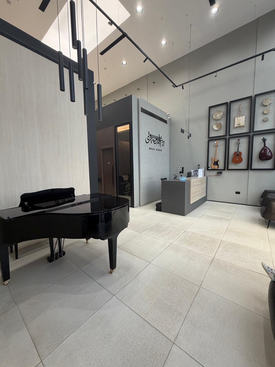 Black and white image of people working at a table with laptops, showing hands gesturing during discussion of digital content displayed on screens, with fabrica® logo in the corner.