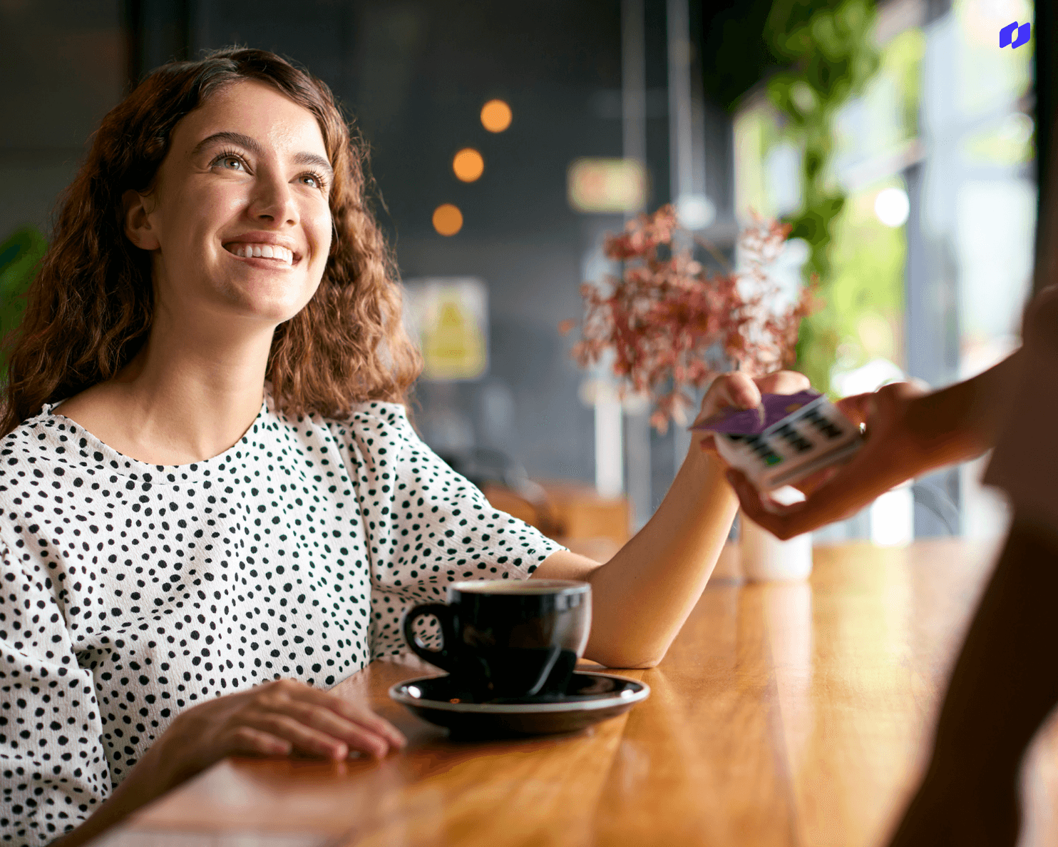 Imagens de Pessoas usando os Beneficios - Hub4pay