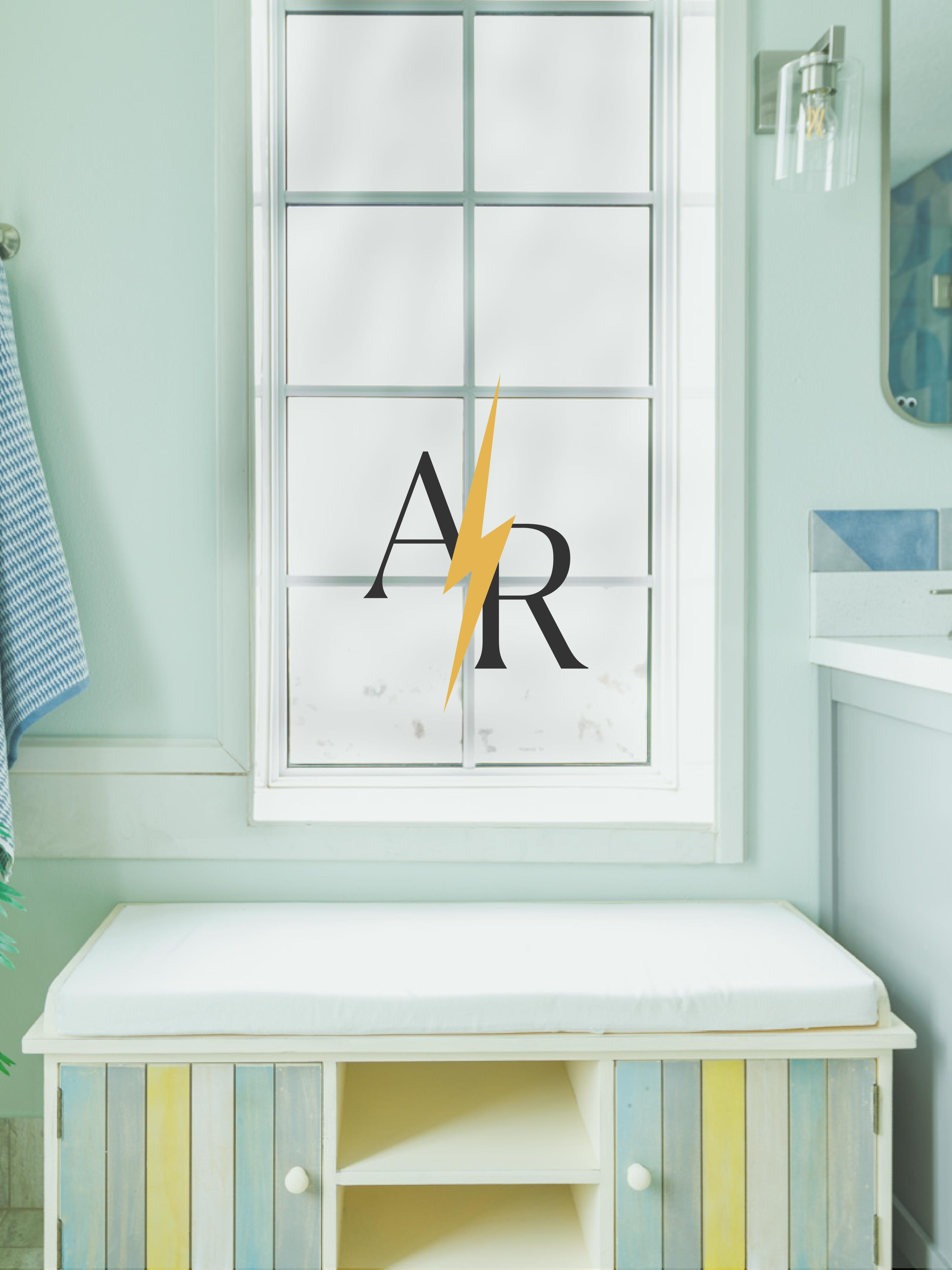 Batch.Works logo over a photo of a box of 3D printed objects