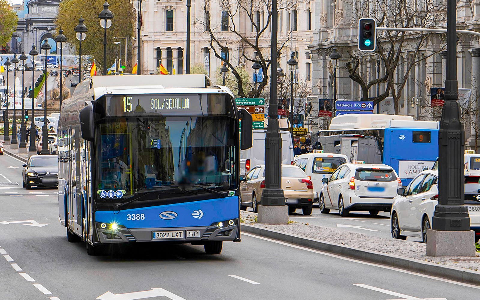 Autobus sulla strada di Madrid vicino a Barajas T4, diretto verso Sol/Sevilla.