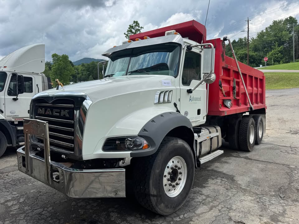 2019 Mack GR64B