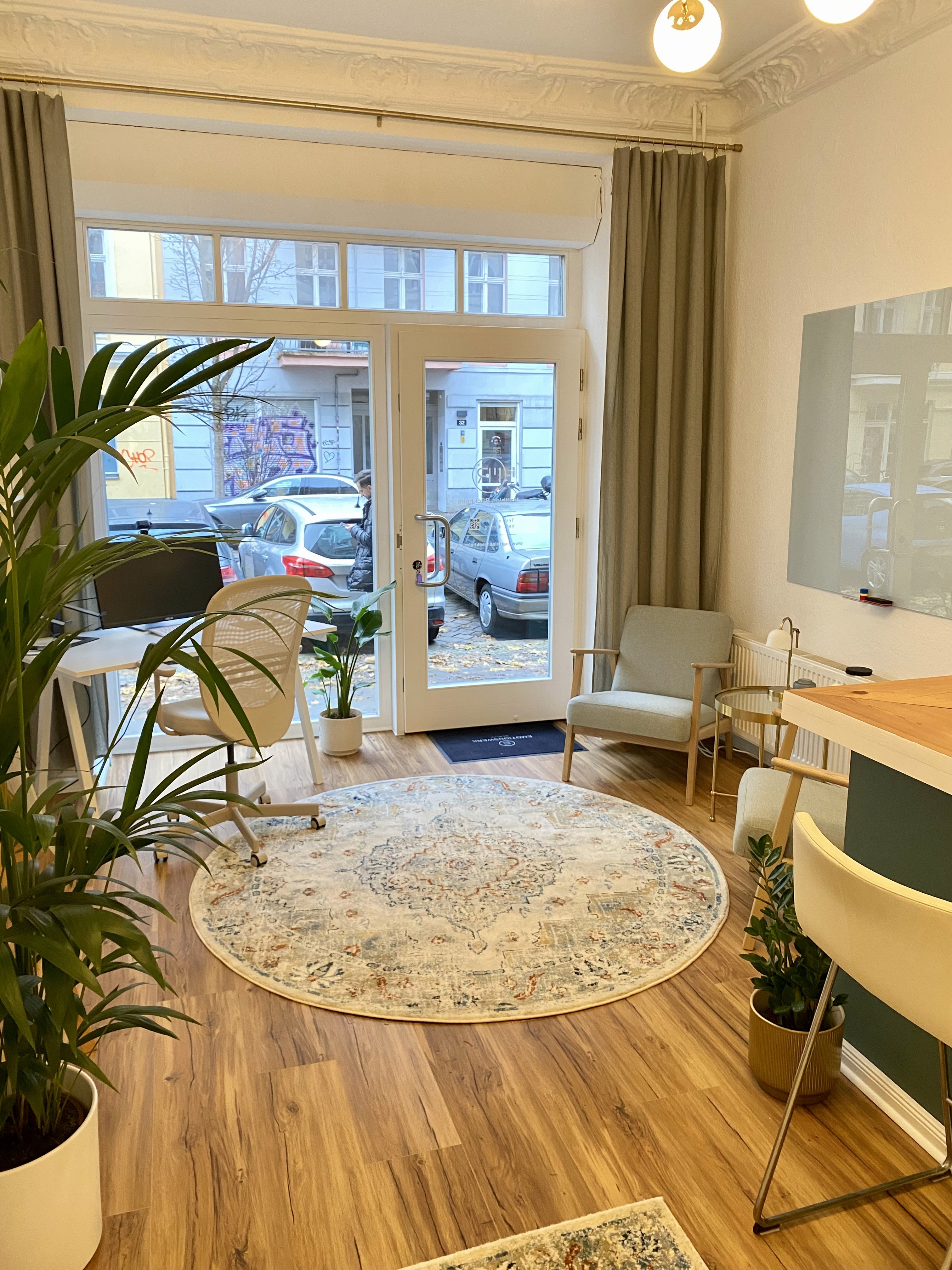 Heller Eingangsbereich im Emotionswerk Berlin Eingang