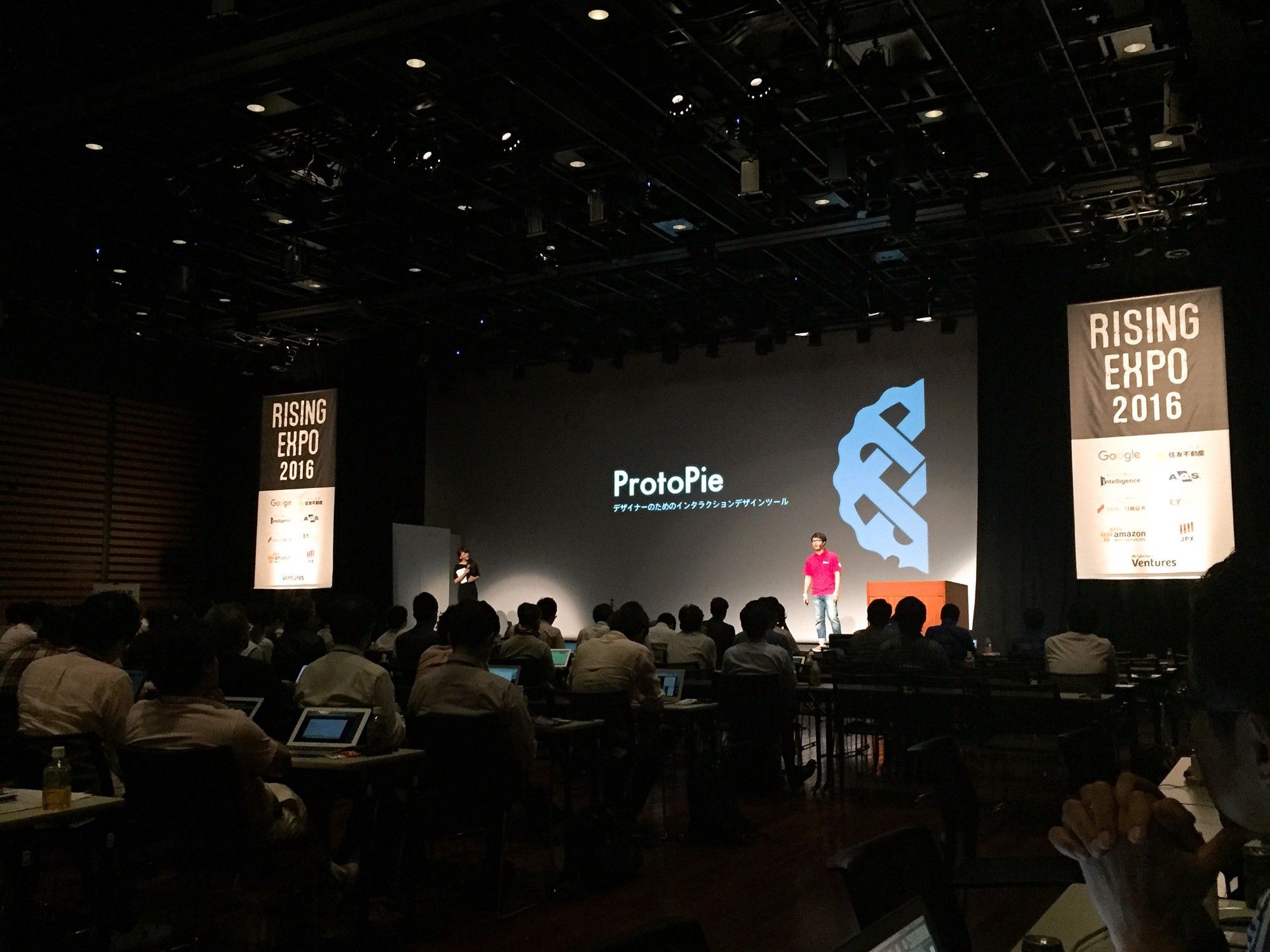 Tony picthing at rising expo 2016 Japan