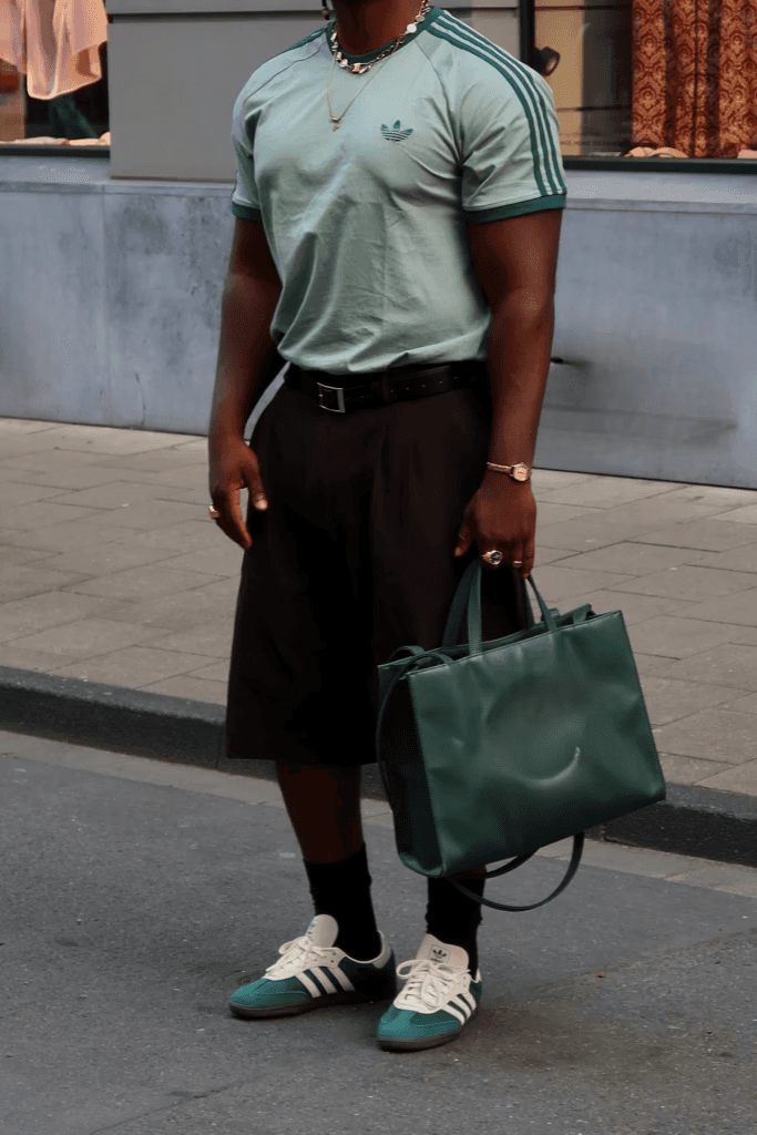 a bunch of tables and chairs that are set up