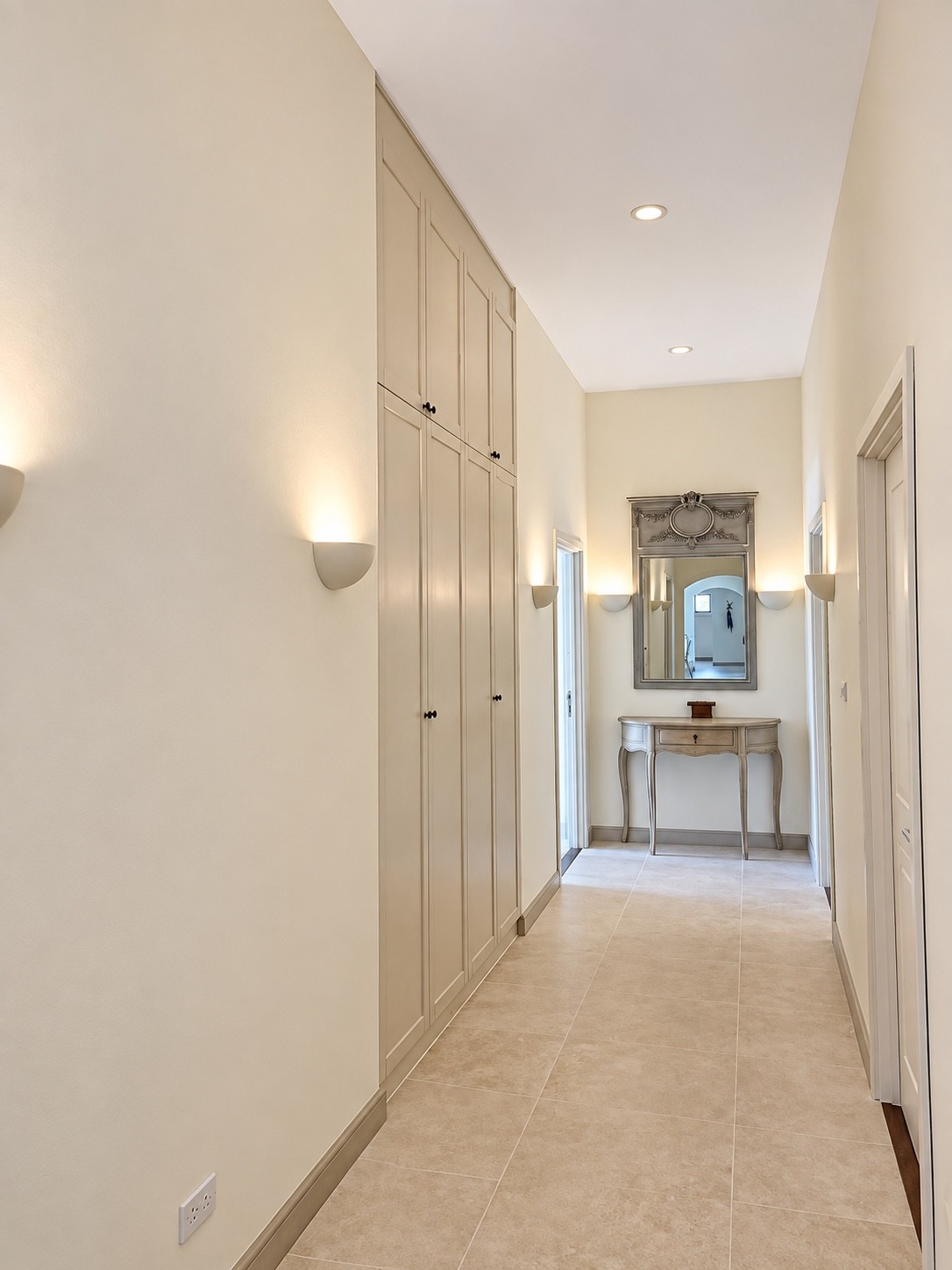 Hallway and fitted storage — PLANE & PLACE