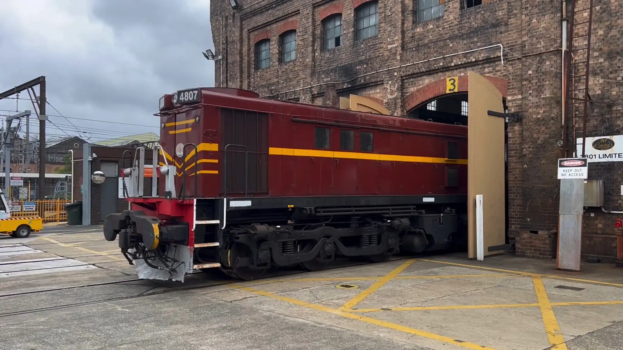 Locomotive 4807 pulls out of the Large Erecting Shop.
