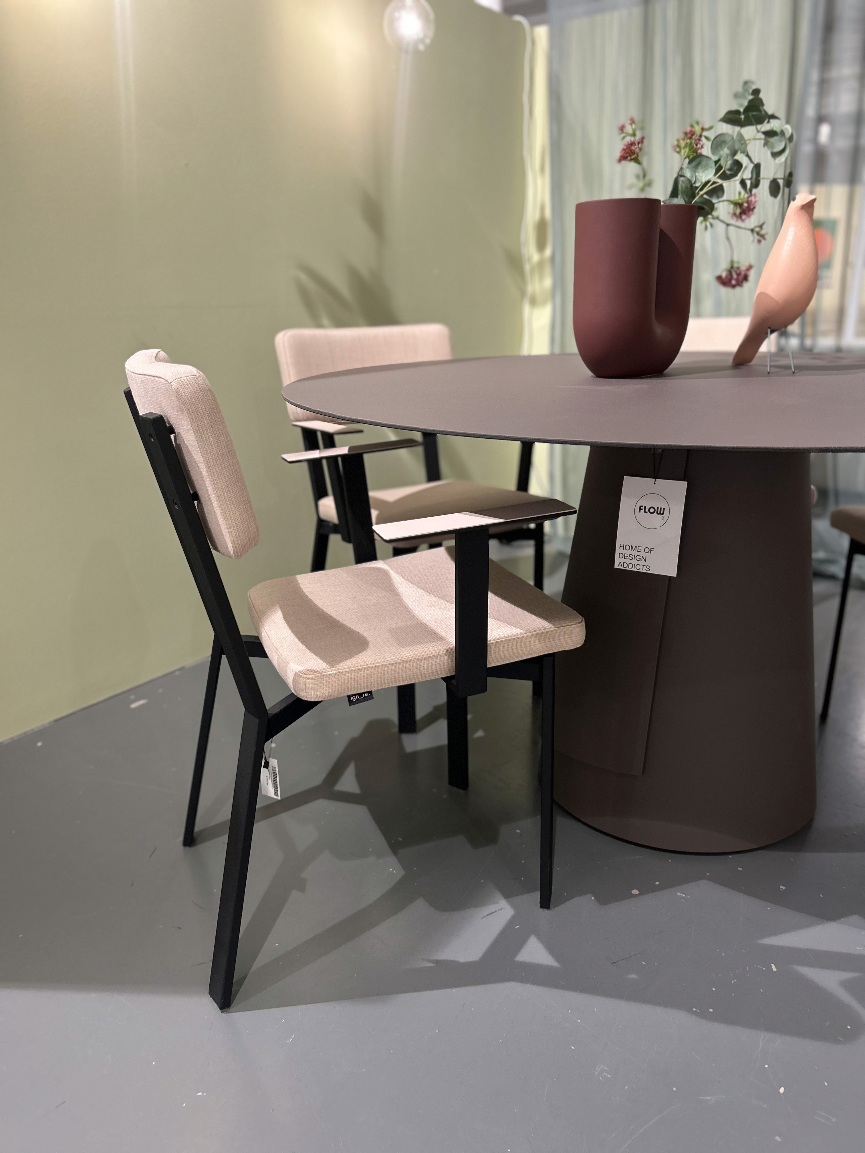 Ignore Dine eettafel en Shift eetkamerstoelen
