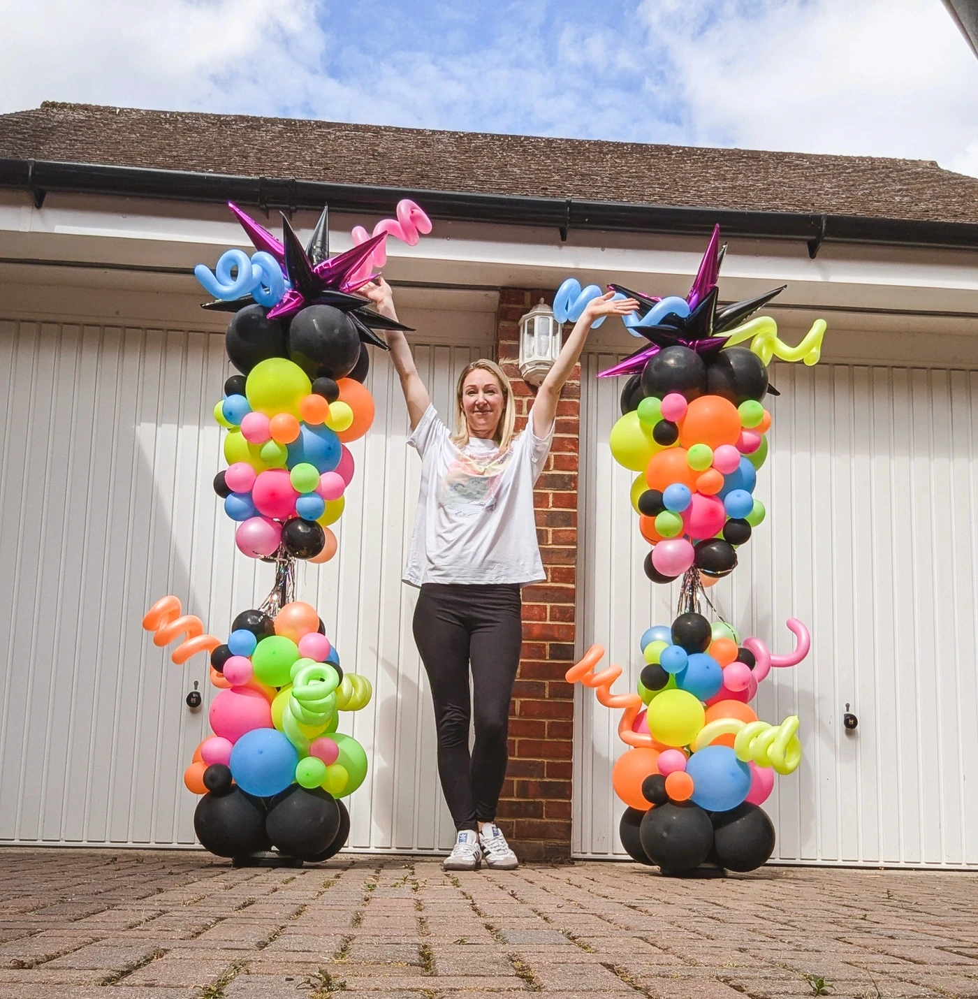 Complete kids’ party setup with balloon decorations