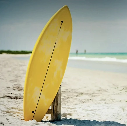 Planche de surf jaune disponible à la location sur Jam