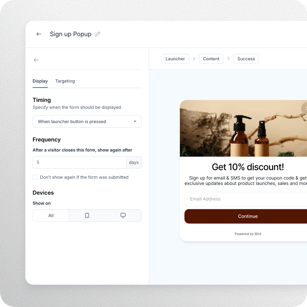 Configuración del popup de registro que ofrece un descuento del 10% para suscripciones por correo electrónico y SMS, con opciones personalizables para el tiempo de visualización, la frecuencia y la segmentación de dispositivos.