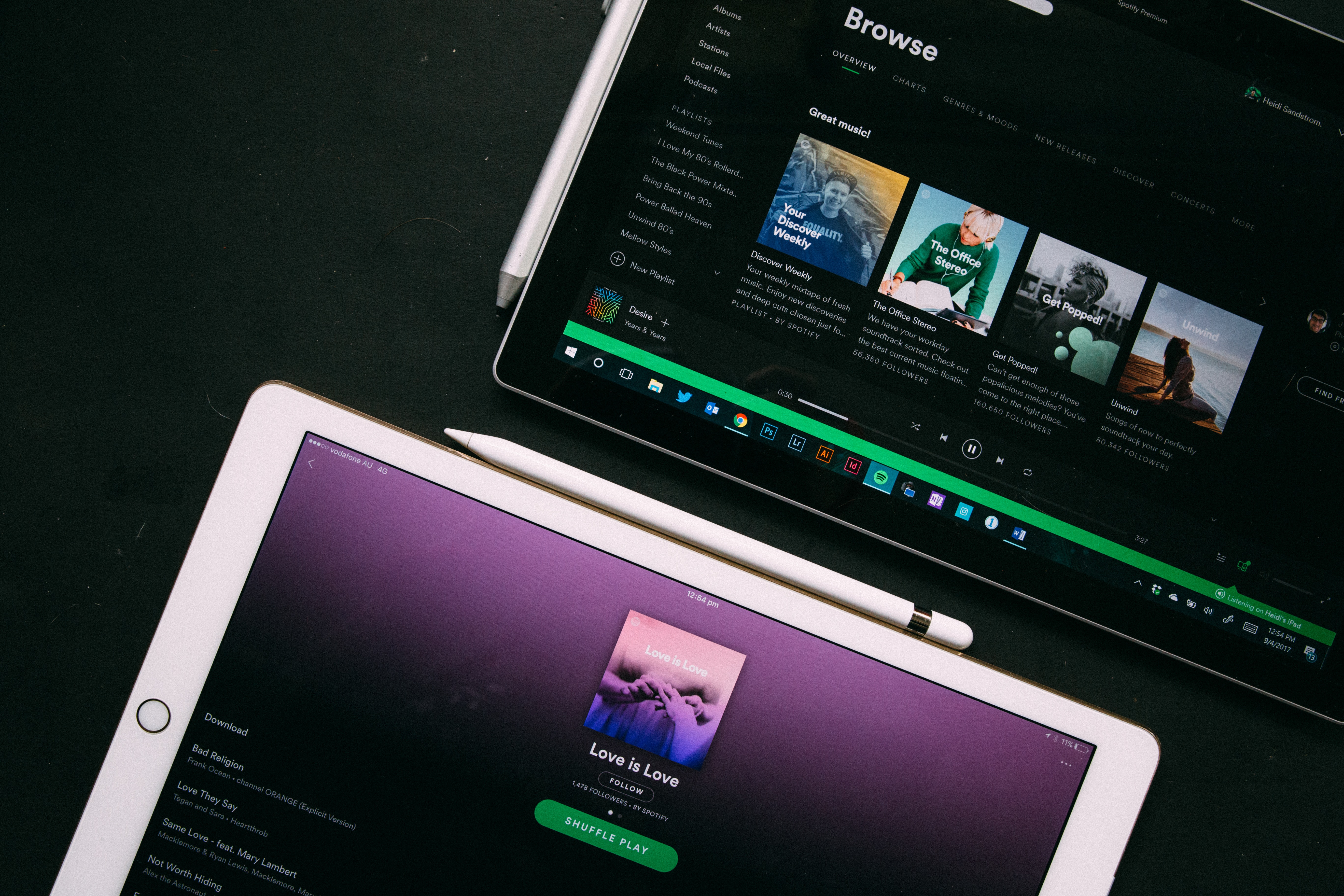 Different music choice on spotify - vocalist vs singer